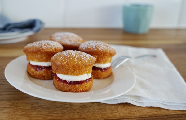 OGGS Victoria Sponge 4 pack